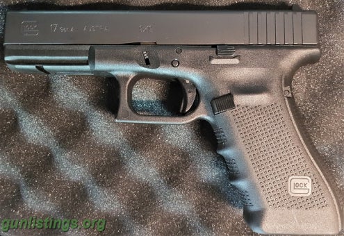 Pistols Glock 17 Gen4 Black With Extras