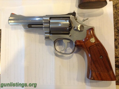 Pistols Smith & Wesson .357 Magnum , Model 66-2