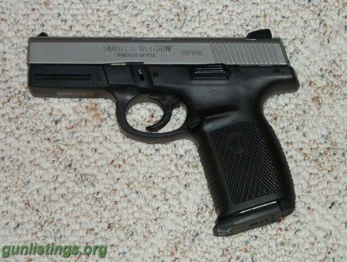 Pistols Smith & Wesson .40S&W Pistol