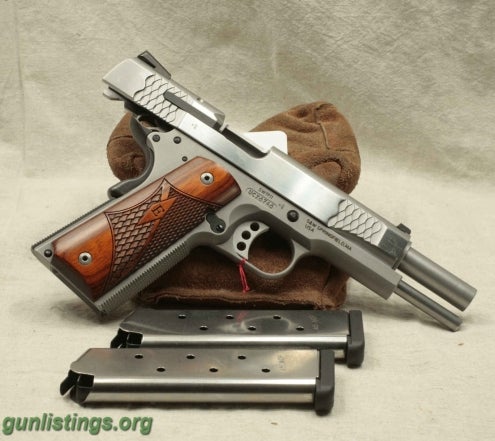 Pistols Smith & Wesson 1911