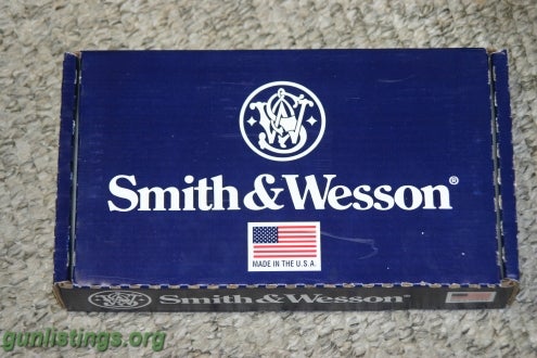 Pistols Smith & Wesson 9mm Shield