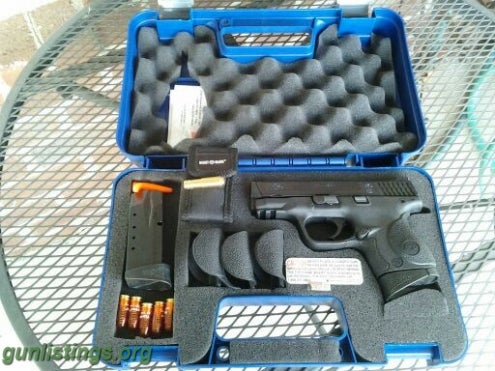 Smith & Wesson M&P 40 Compact/ Crimson Trace Grips in louisville ...