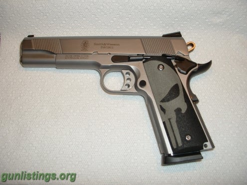 Pistols SMITH & WESSON STAINLESS 45