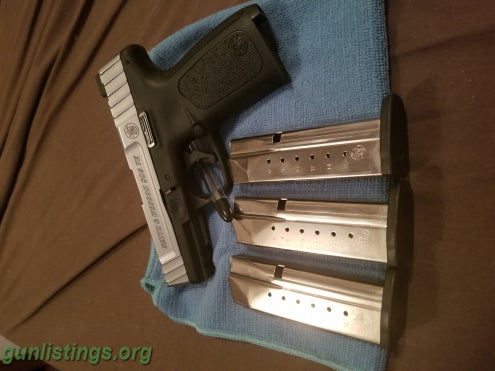 Pistols Smith And Wesson SD9VE Upgraded, Extra Mag