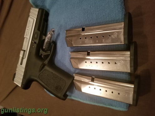 Pistols Smith And Wesson SD9VE Upgraded, Extra Mag