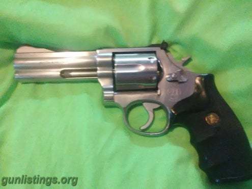 Pistols SMITH WESSON 686 STAINLESS DISTINGUISHED COMBAT 357 MAG