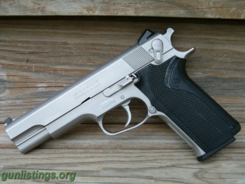 Pistols S&W 1006 10mm