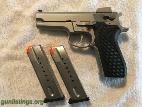 Pistols S&W 5906