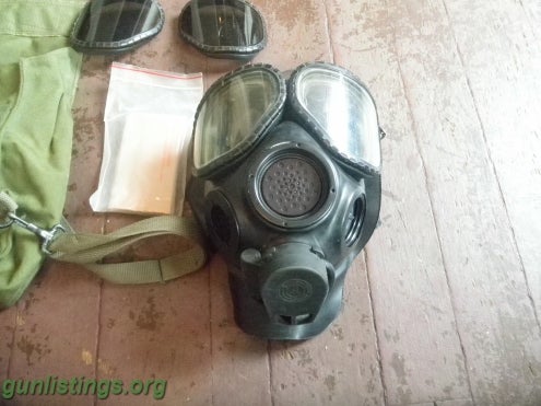 Misc M4-c2 M40 US CURRENT ISSUE GAS MASK