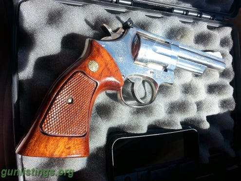 Pistols Smith & Wesson .357 Magnum Model 19-4