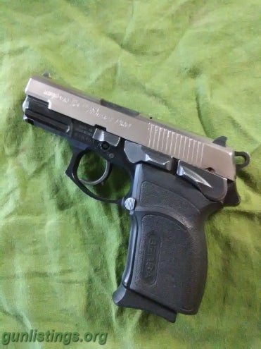 Pistols Bersa Compact. .45