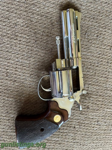 Pistols Colt Diamonback - 1977 RELIST