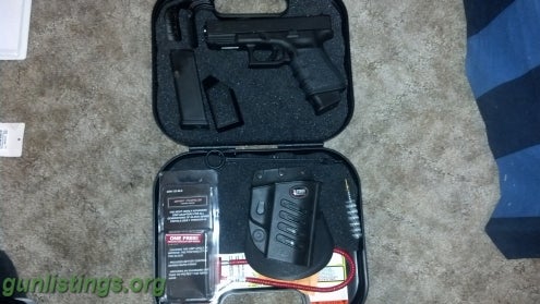 Pistols Glock 19- 3 Mags, Hogue Grip, Backstrap