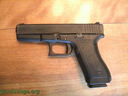 Pistols Glock 22 .40 Cal