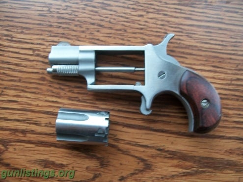 Pistols NAA 22. LR 5 SHOT POCKET REVOLVER