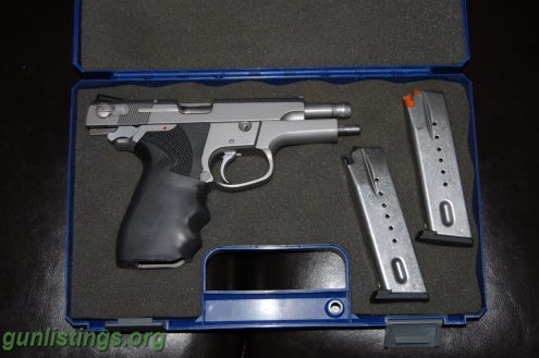 Pistols Smith & Wesson 5906- 9mm