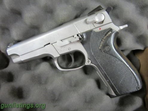 Pistols Smith & Wesson 5906 Stainless 9mm