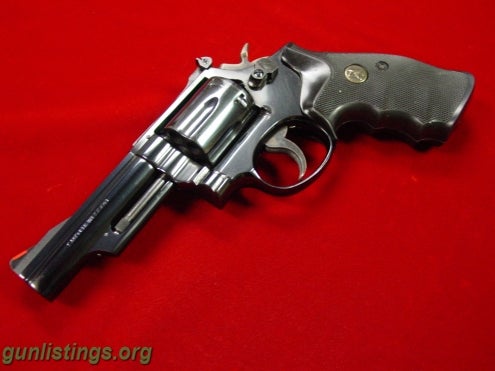 Pistols Smith & Wesson Model 19