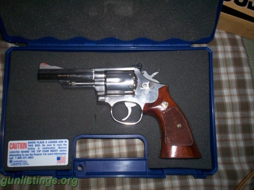 Pistols Smith & Wesson Model 66-2  4 Inch Barrel