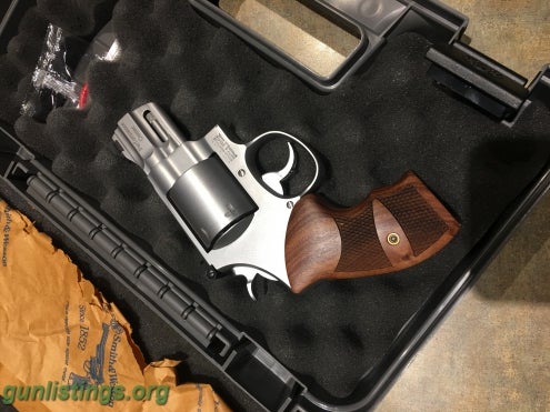 Pistols Smith & Wesson Performance Center 44 Magnum Snub Nose