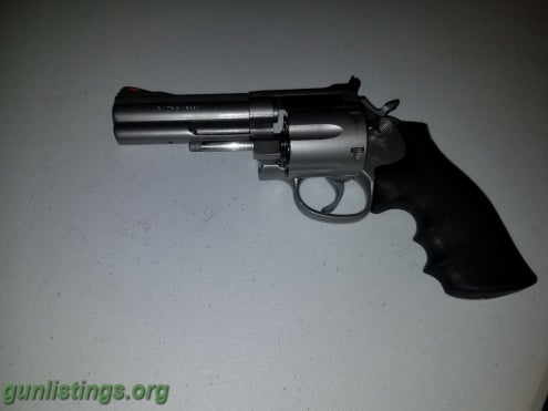 Pistols Smith And Wesson Model 686-3 Stainless 357 Magnum With