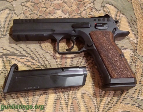 Pistols Tanfoglio Defiant Stock I 10mm