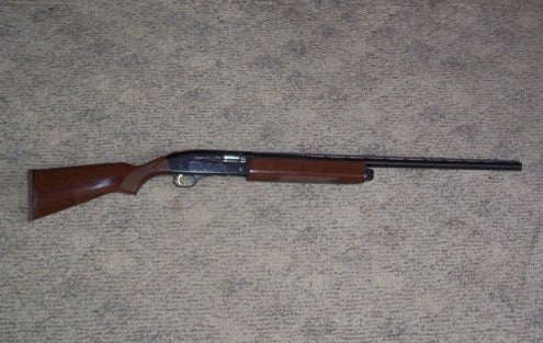 Shotguns Mossberg 12 Gauge Shotgun, Model 9200, Semi Automatic.