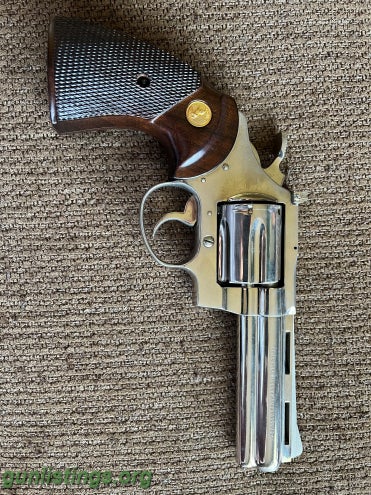 Pistols Colt Diamonback - 1977 RELIST