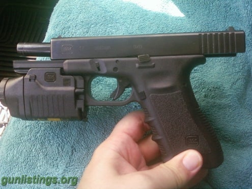 Pistols Glock 17 3rd Gen W/tac Light GTL Model 22