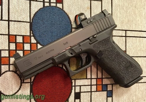 Pistols Glock 17 Gen 4 With Optic & Ammo