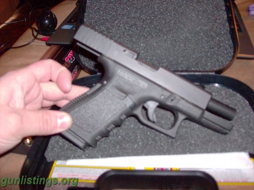 Pistols Glock 23 Gen 3.. Plus Extra Mag And Ammo