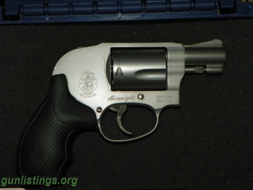 Pistols Smith & Wesson 638 Airweight Revolver