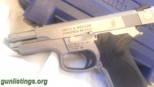 Pistols SMITH & WESSON M5946 9MM 4