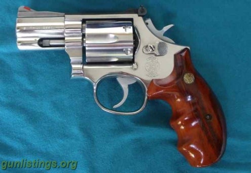 Pistols S&W 357 Mag Stainless Revolver, 2 1/2 Inch Barrel, With