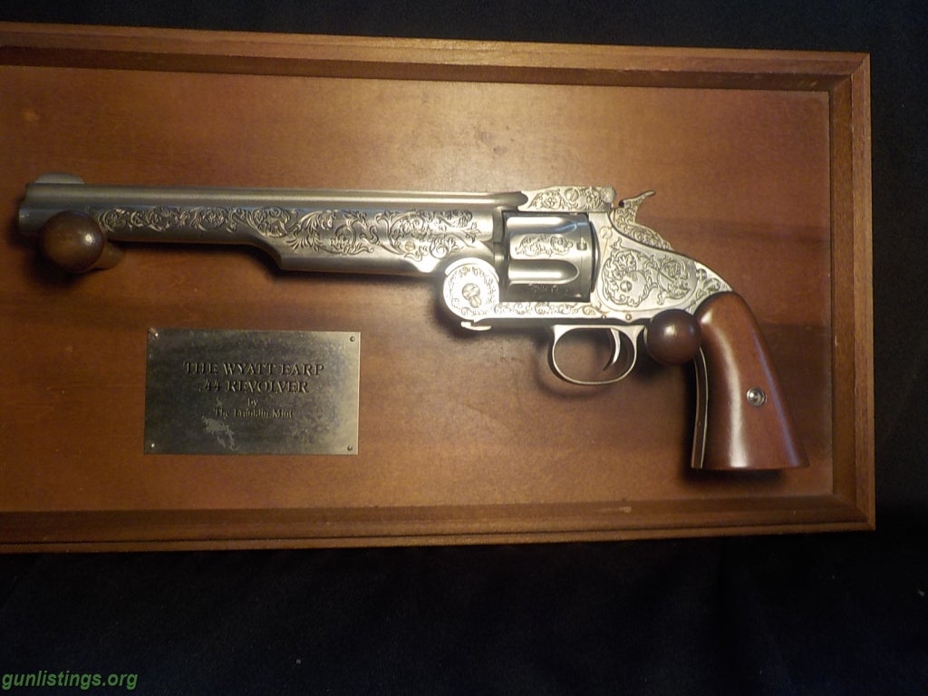 Collectibles WYATT EARP 44 CAL.REVOLVER