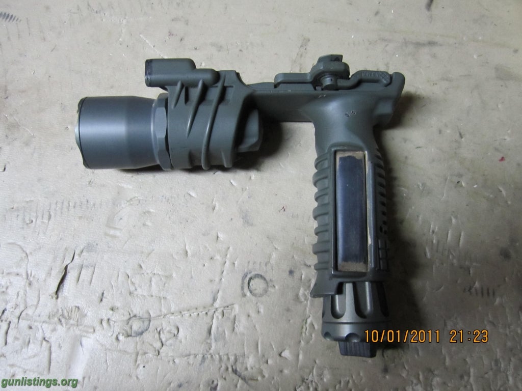 Misc Surefire M900 Vertical Grip Light