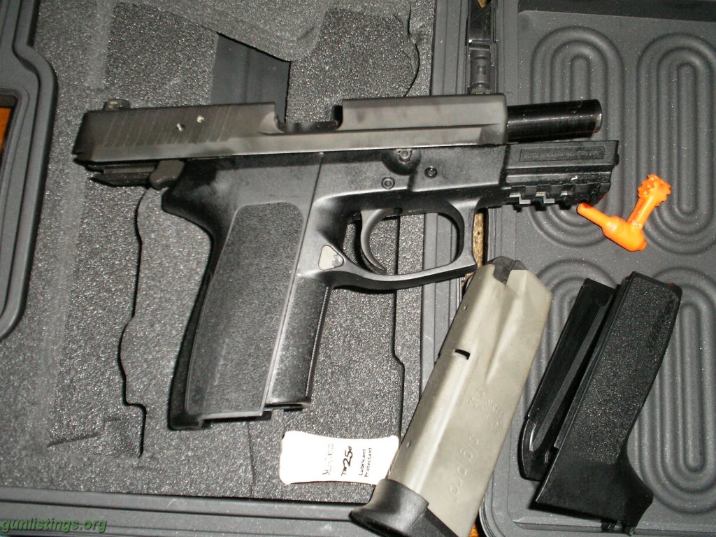 Pistols .40 Sig Sauer P2022 W/rounds NEW!