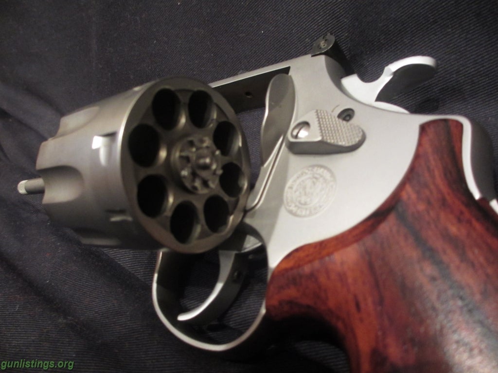 Pistols 8-SHOT REVOLVER Smith & Wesson 357 Magnum / 38 Special