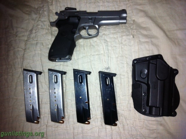 Pistols 9mm S&W Model 5906 4 Mags & CT Laser Grip