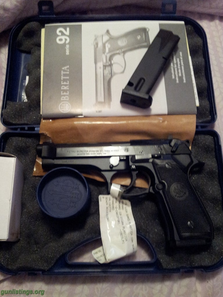 Pistols BERETTA 92 FS { ITALIAN MODEL}