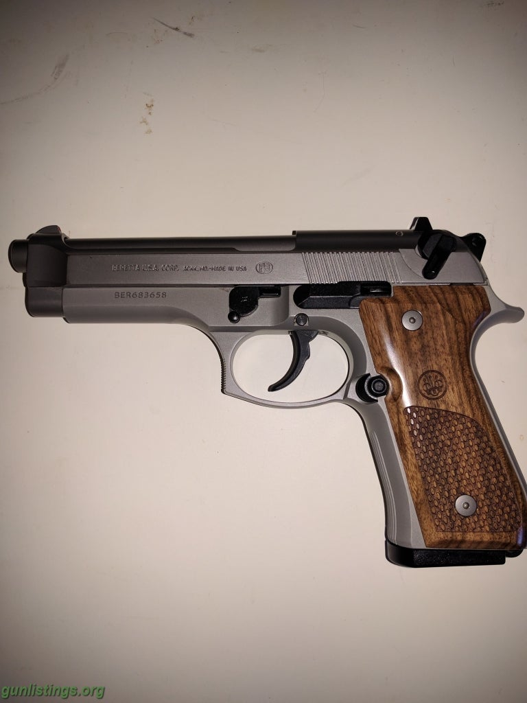 Pistols Beretta 92 FS Inox