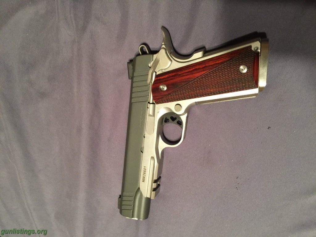 Pistols Custom 1911 (trade)