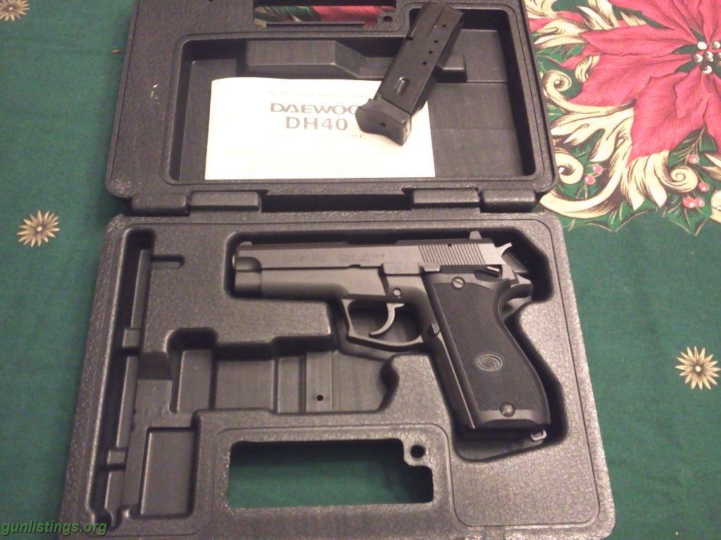 Pistols Daewoo DH40, .40 S&W