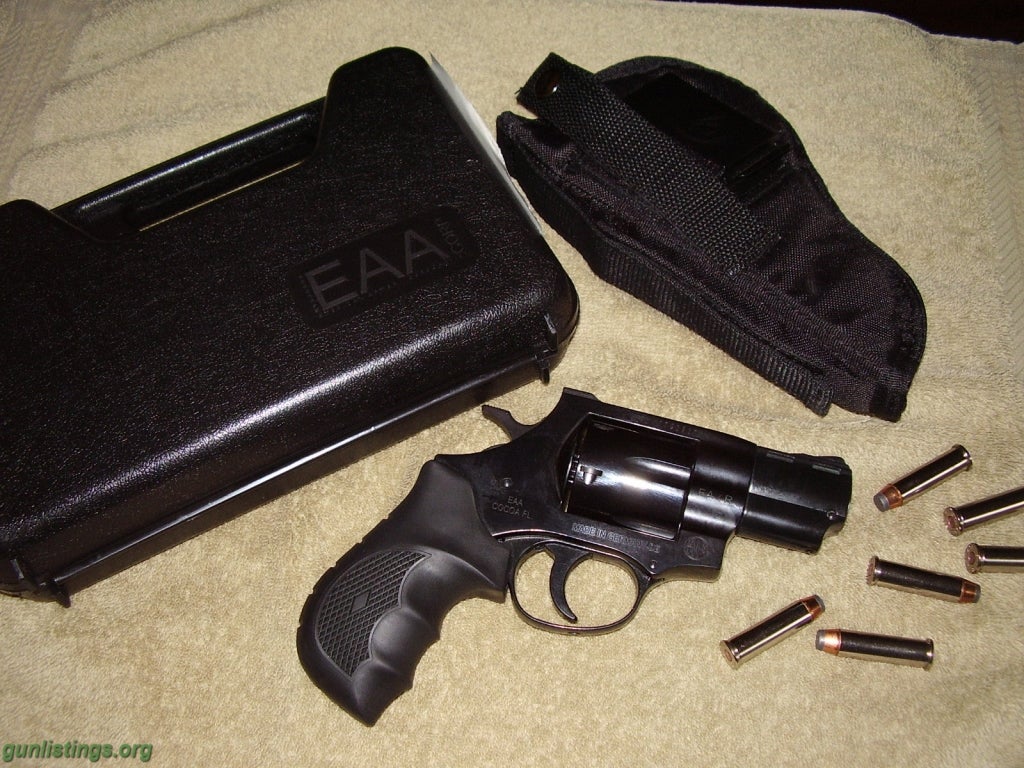 Pistols EAA (European American Arms)