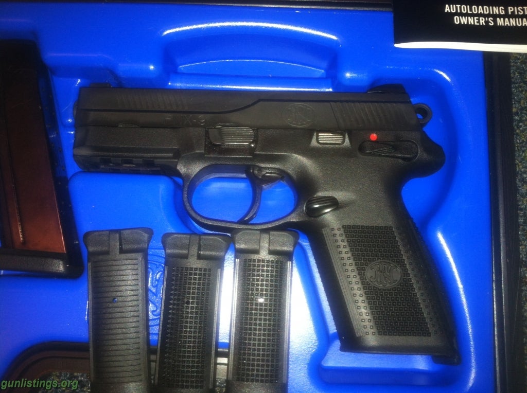 Pistols FNH FNX-9 With 3 17-round Magazines And Case