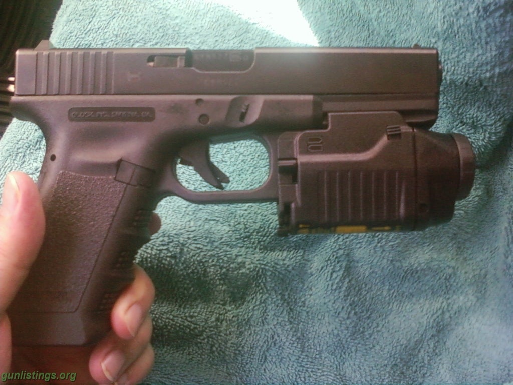 Pistols Glock 17 3rd Gen W/tac Light GTL Model 22