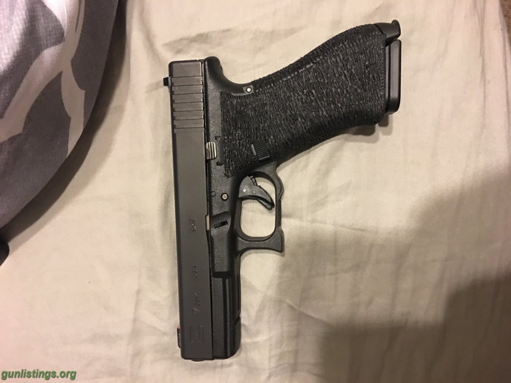 Pistols Glock 17 Gen 4 Talo Edition (TRADE)