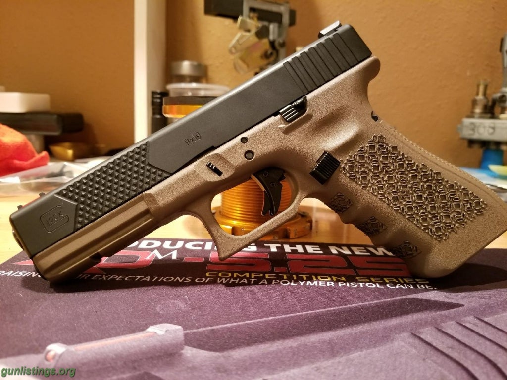 Pistols Glock 17 Head Down Edition