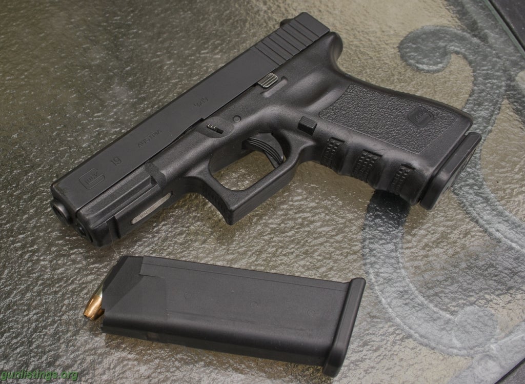 Pistols Glock 19 3rd Gen W/ Holster And Ammo *SPF*