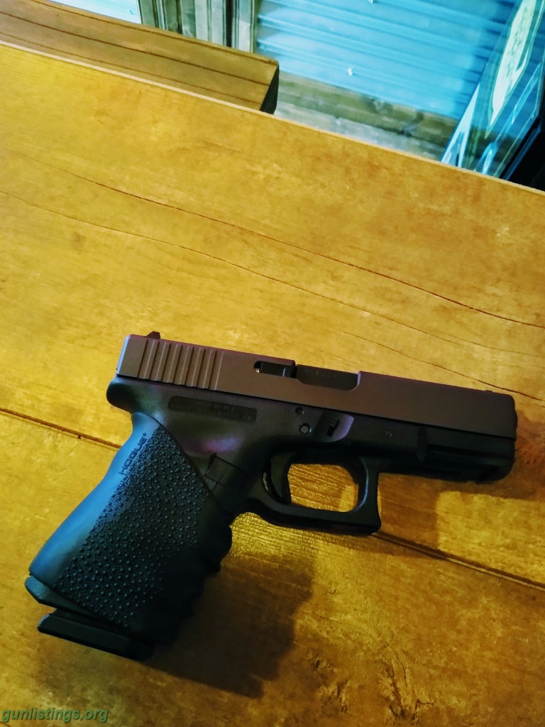 Pistols Glock 19